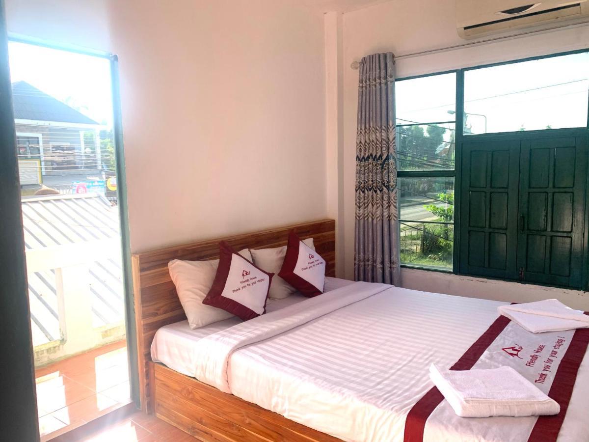 Vang Vieng Lily Backpackers Hostel エクステリア 写真